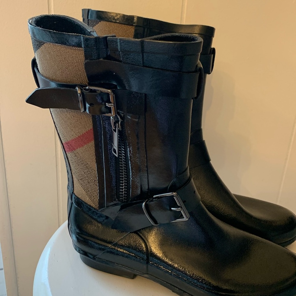 Burberry Normandale Buckle Plaid Black Rain Boots Size 36 or 6 US